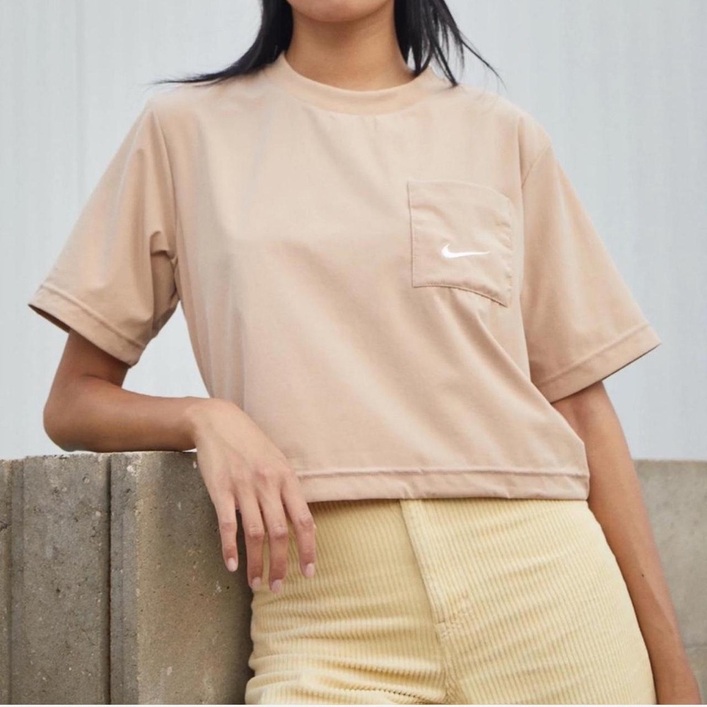 Nike sportswear essential boxy tee t shirt